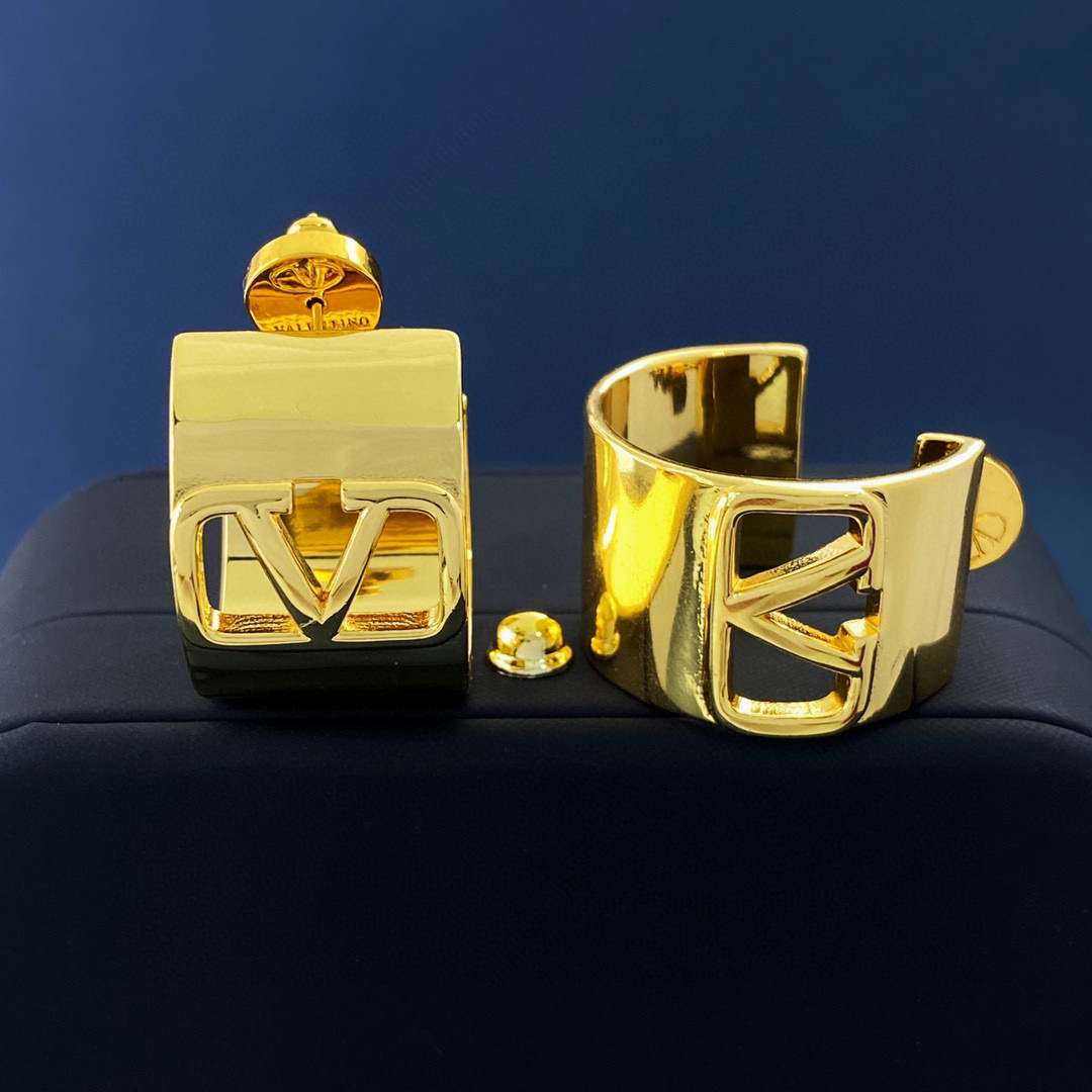 VTE091 V Logo hoop Earrings - ccjewelryacc