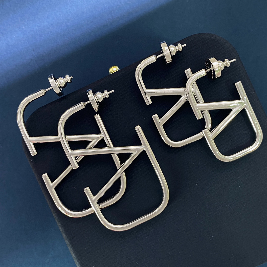 VTE096 Silver Vlogo signature earrings - ccjewelryacc