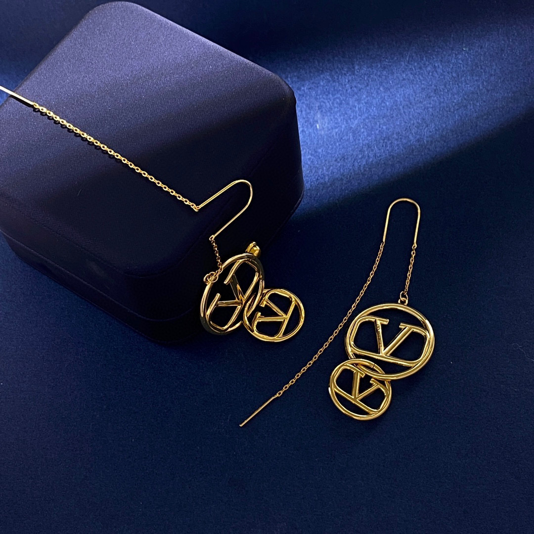 VTE074 vlogo signature metal tassels earrings - ccjewelryacc