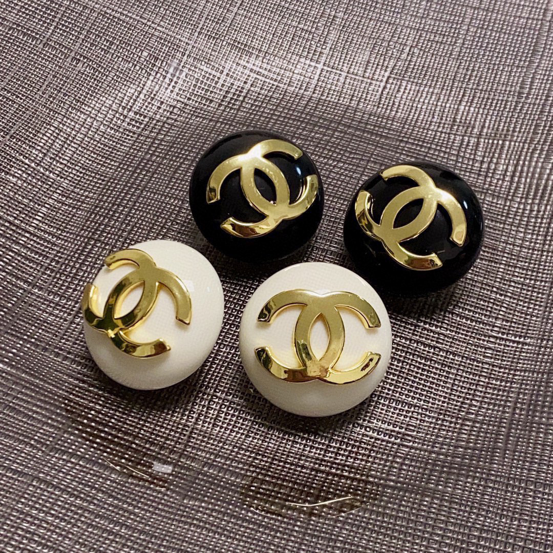 CCE739 CC button stud earrings - ccjewelryacc