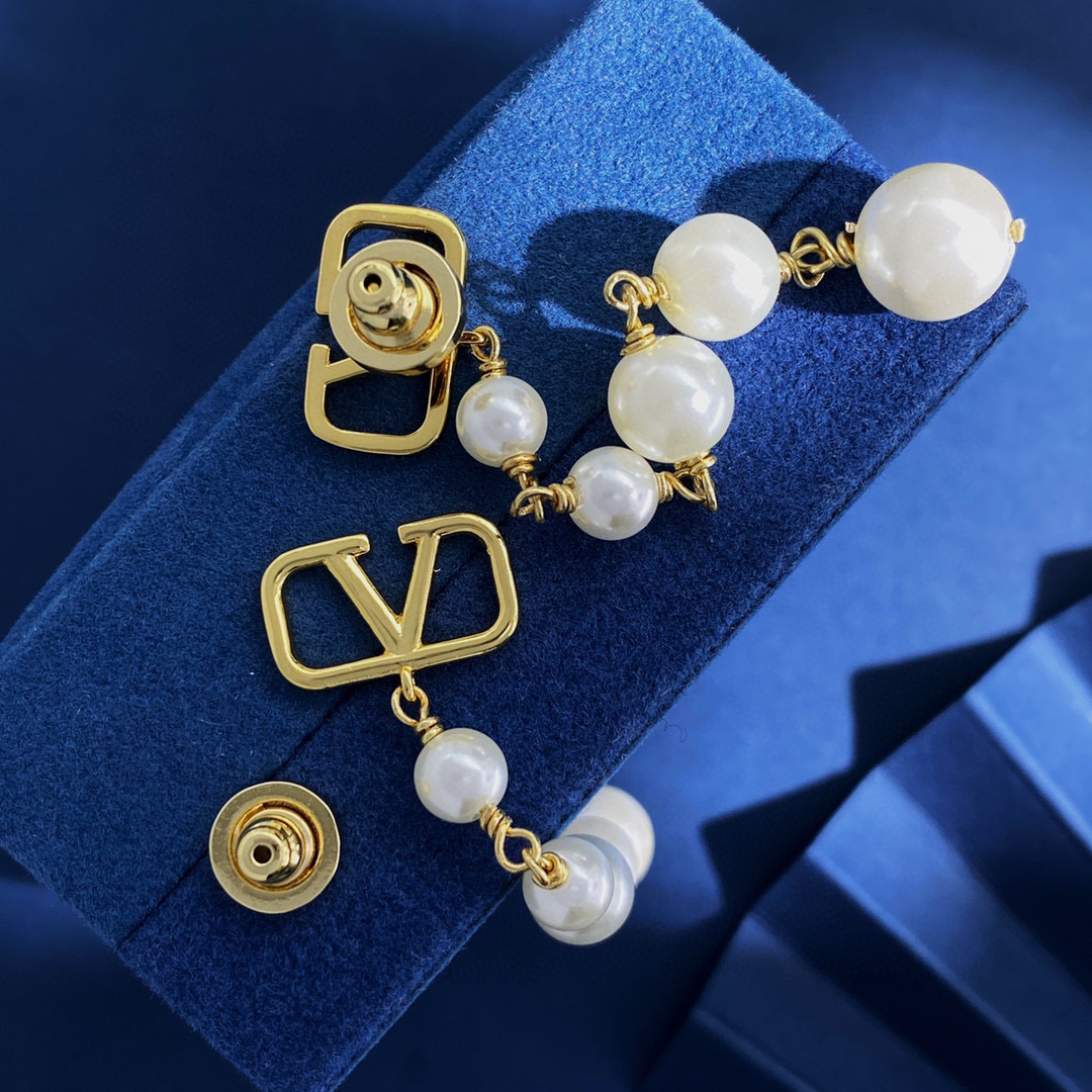 VTE124 VLogo pearl tassels drop Earrings - ccjewelryacc