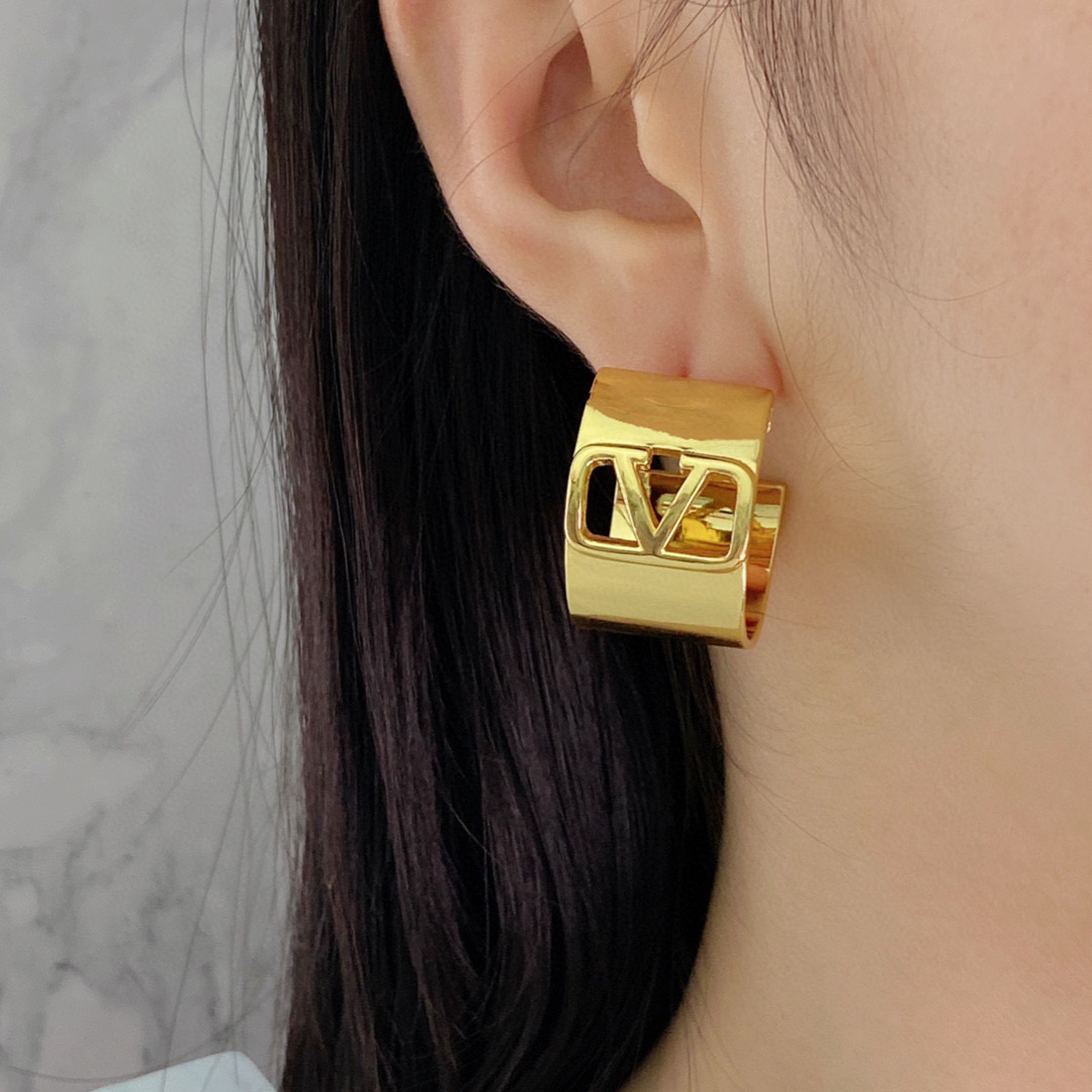 VTE091 V Logo hoop Earrings - ccjewelryacc