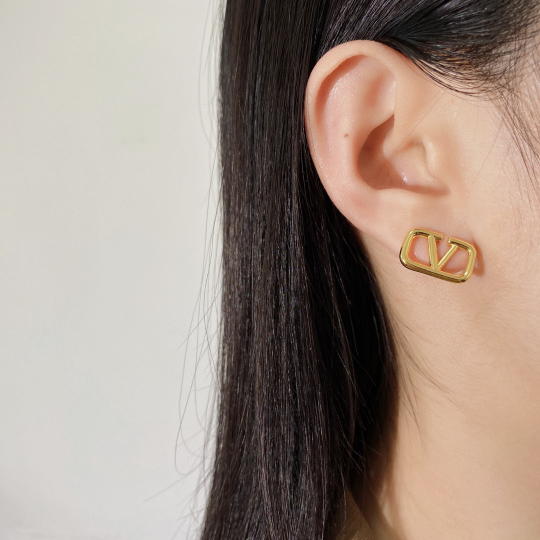 VTE130 Vlogo signature metal earrings - ccjewelryacc