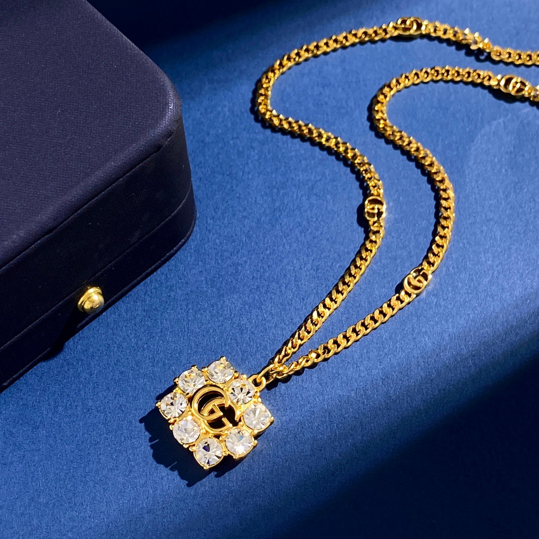 GGN054 GG logo pendant necklace with 8 rhinestone - ccjewelryacc