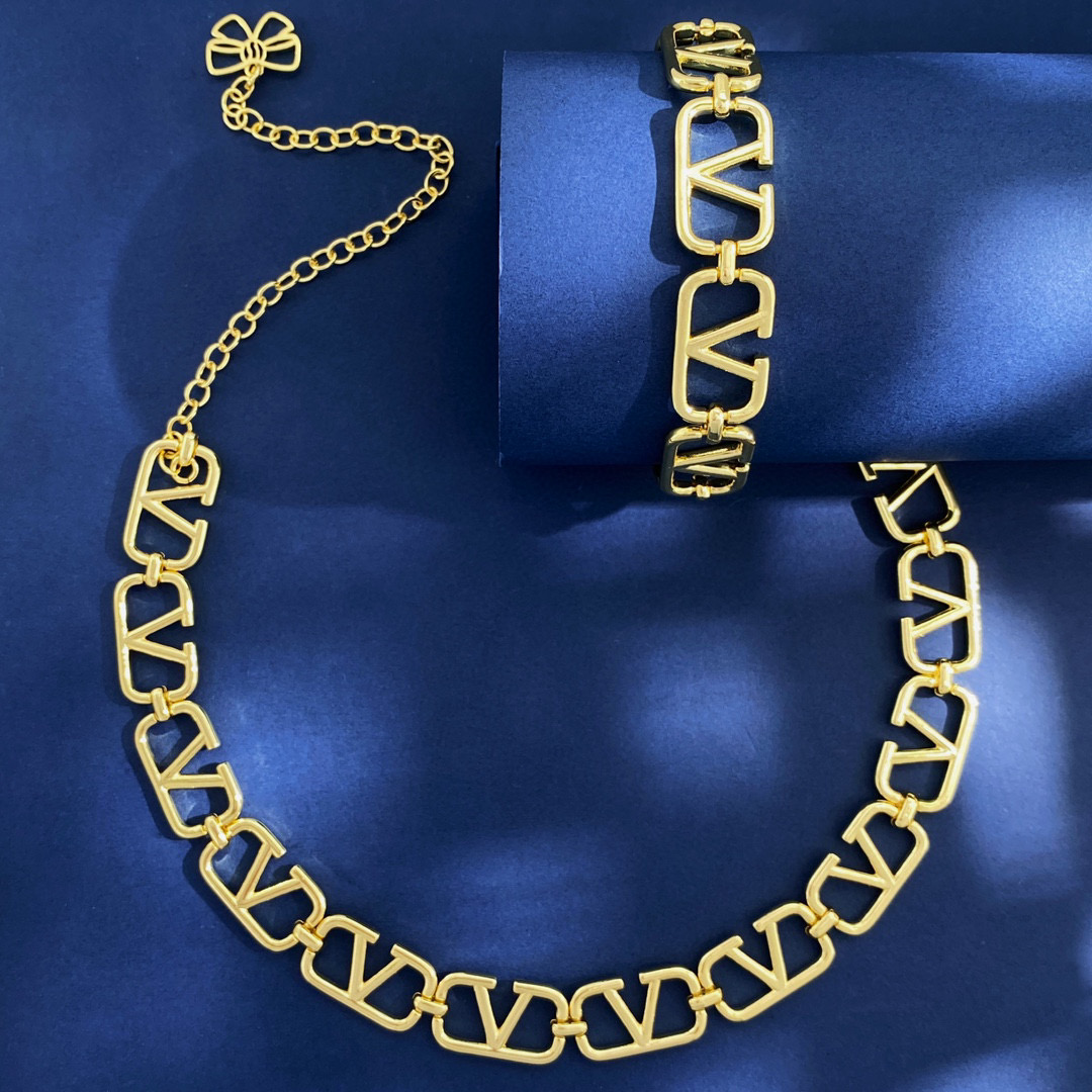 VTN027 Valentino Garavani VLogo Signature Choker Necklace - ccjewelryacc