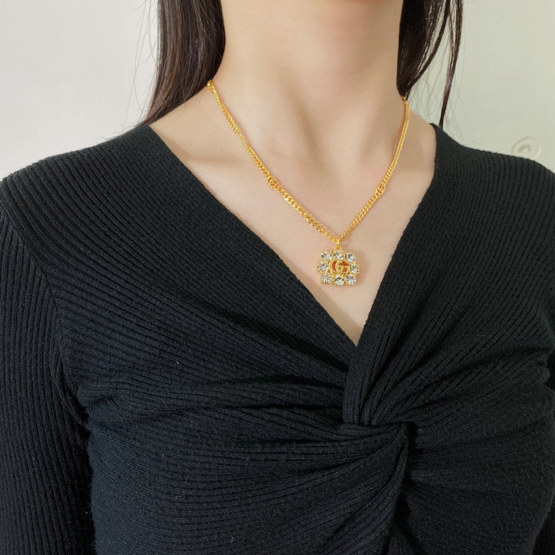 GGN054 GG logo pendant necklace with 8 rhinestone - ccjewelryacc