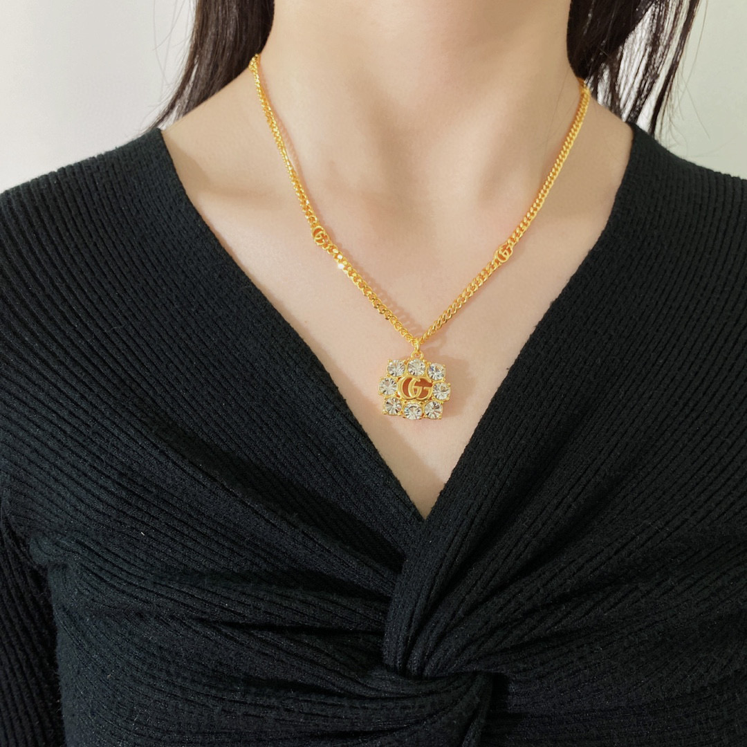 GGN054 GG logo pendant necklace with 8 rhinestone - ccjewelryacc