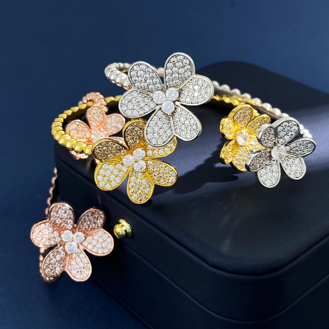 VCS024 VCA Frivole bracelet, 7 flowers, medium model - ccjewelryacc
