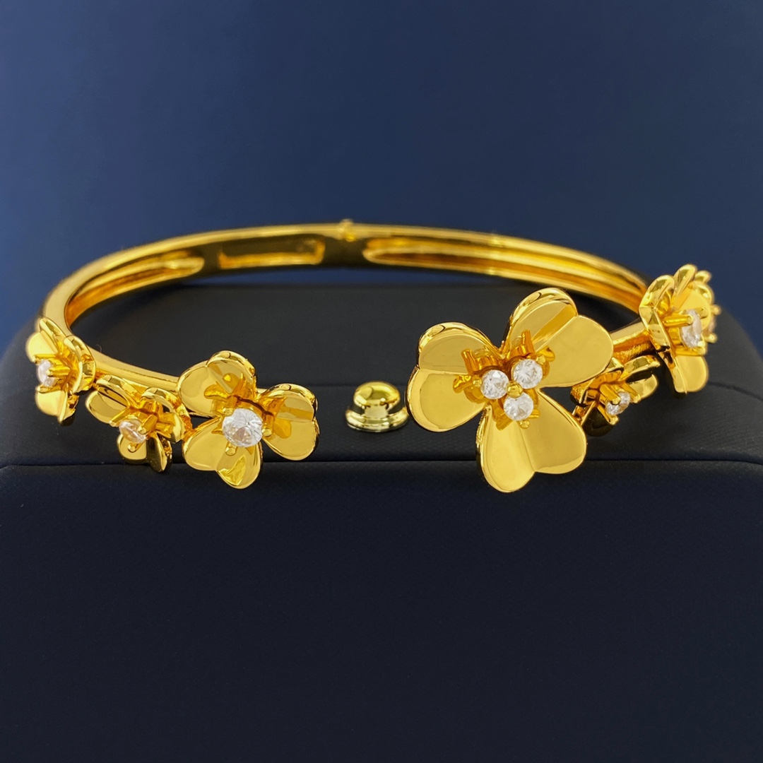 VCS025 VCA Frivole bracelet, 7 flowers, medium model - ccjewelryacc