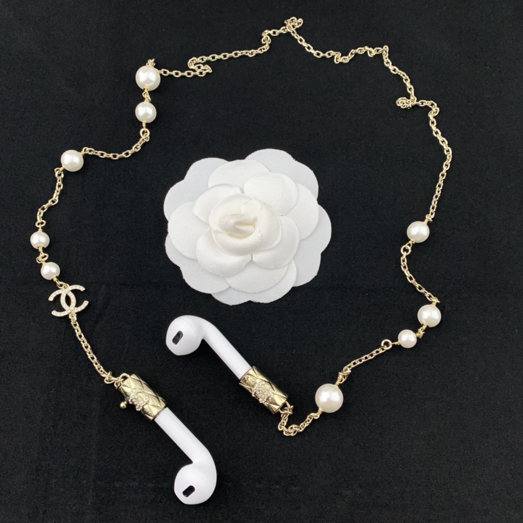 CCN373 CC Pearl Necklace With Airpods Holder - ccjewelryacc