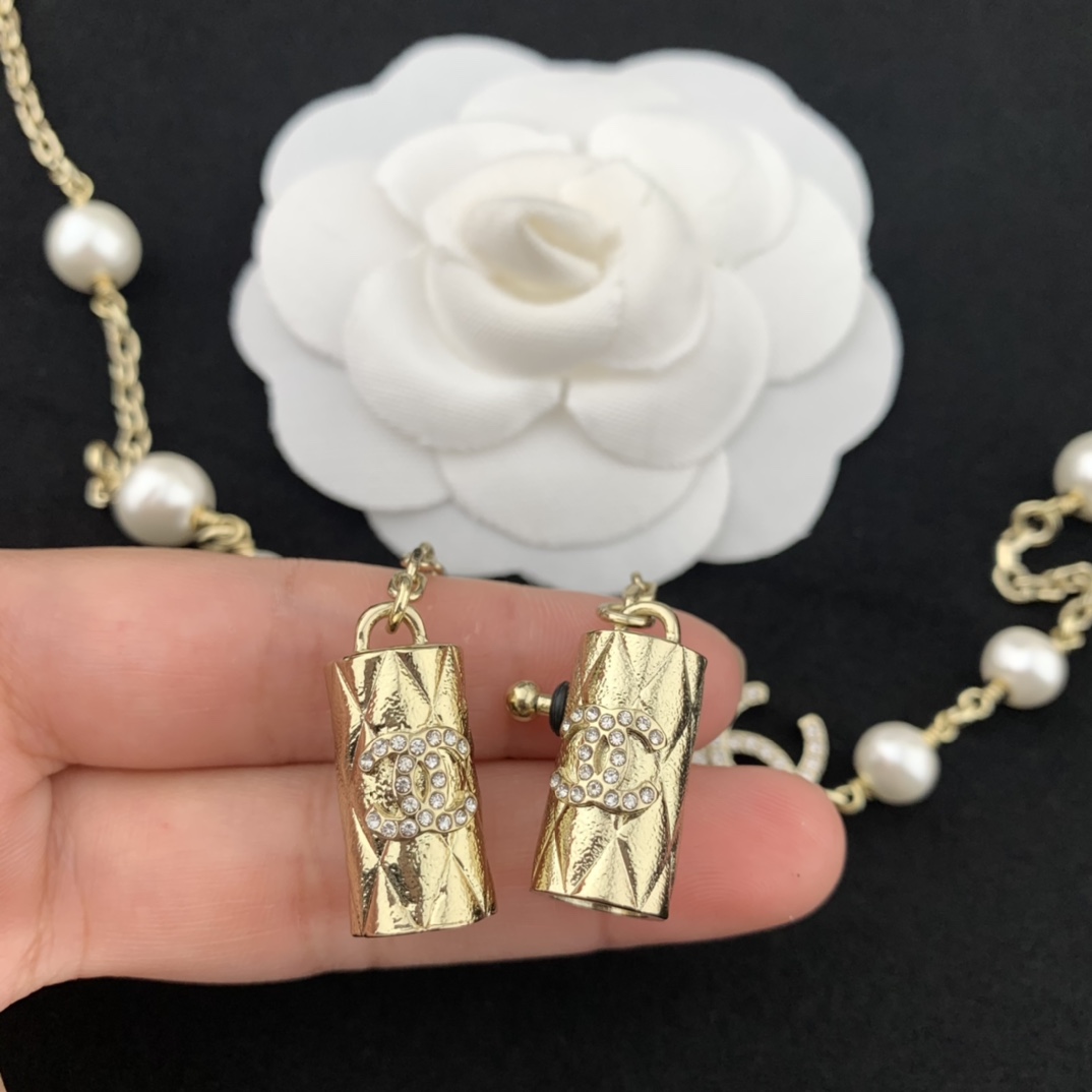 CCN373 CC Pearl Necklace With Airpods Holder - ccjewelryacc