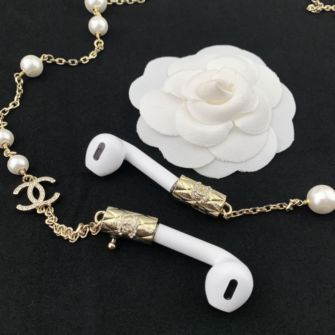 CCN373 CC Pearl Necklace With Airpods Holder - ccjewelryacc