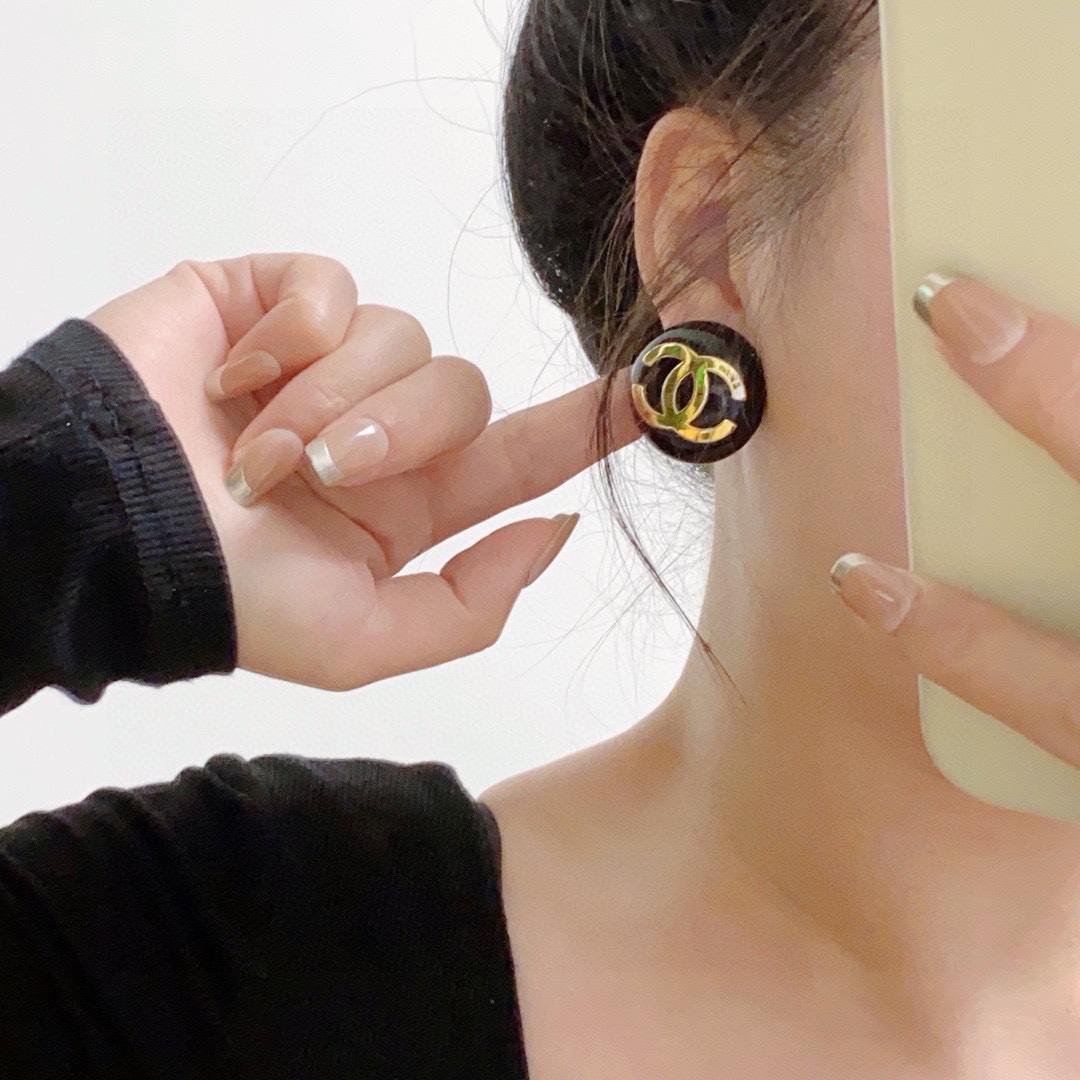 CCE739 CC button stud earrings - ccjewelryacc