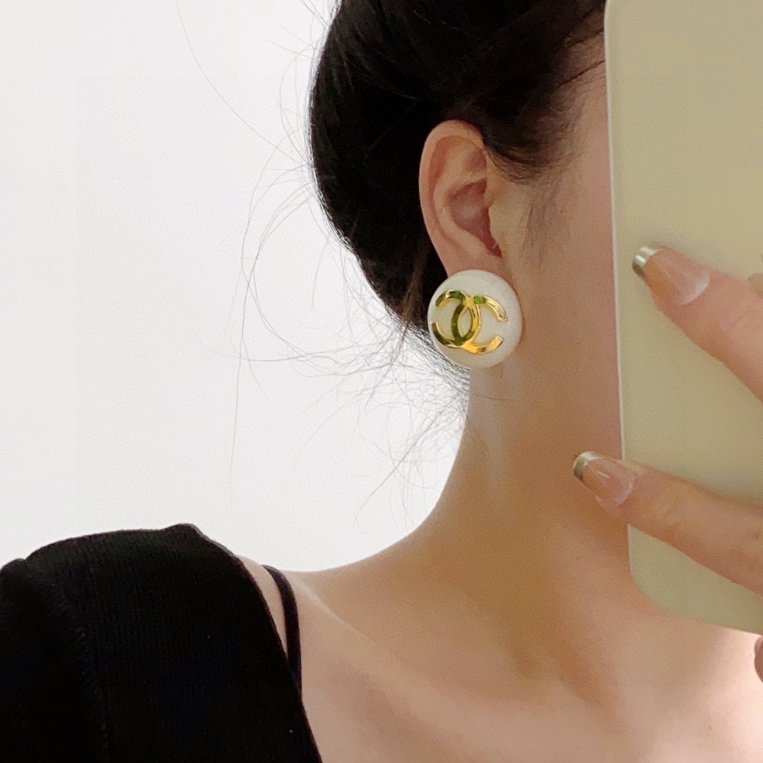 CCE739 CC button stud earrings - ccjewelryacc