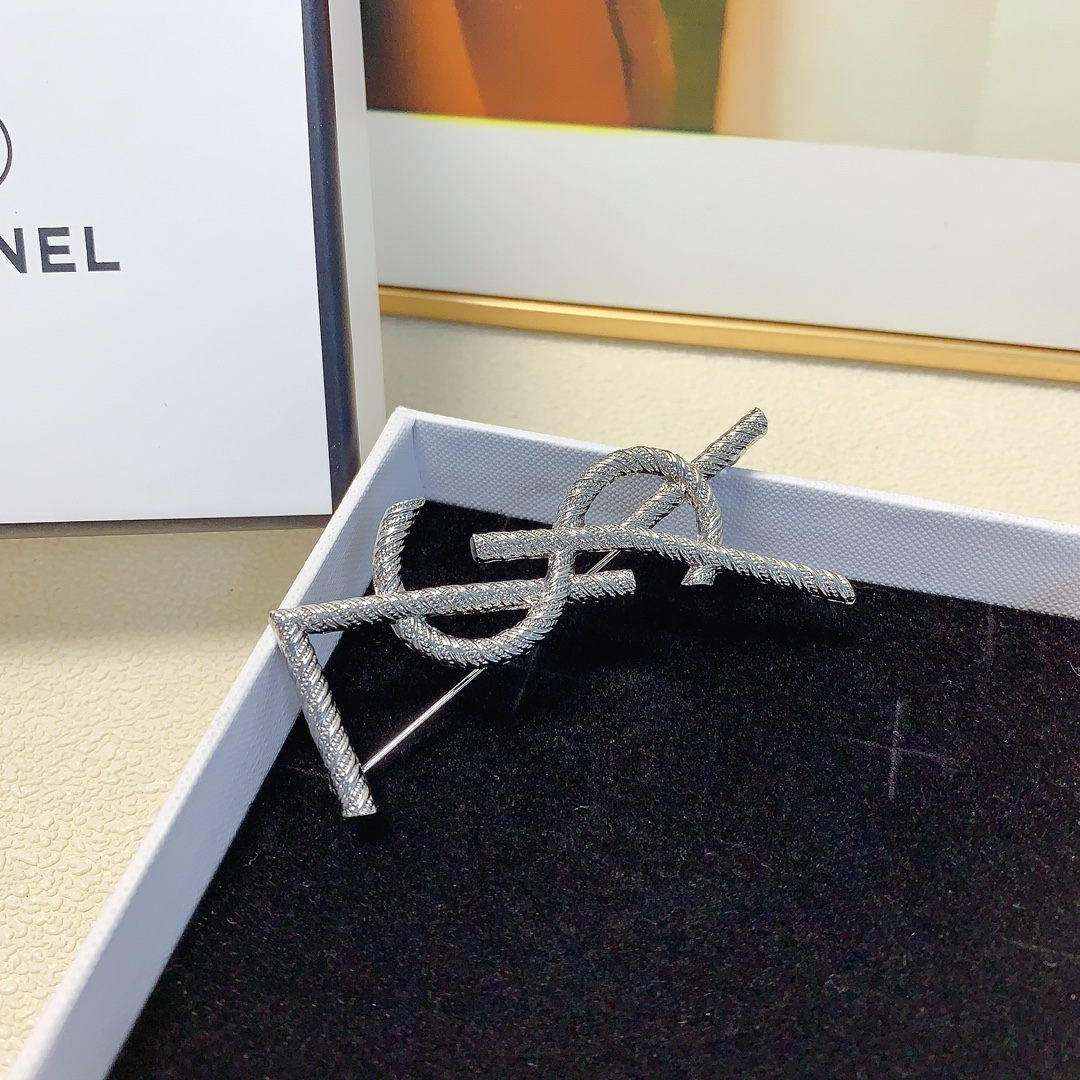 BYB001  Opyum y twisted brooch in metal - ccjewelryacc