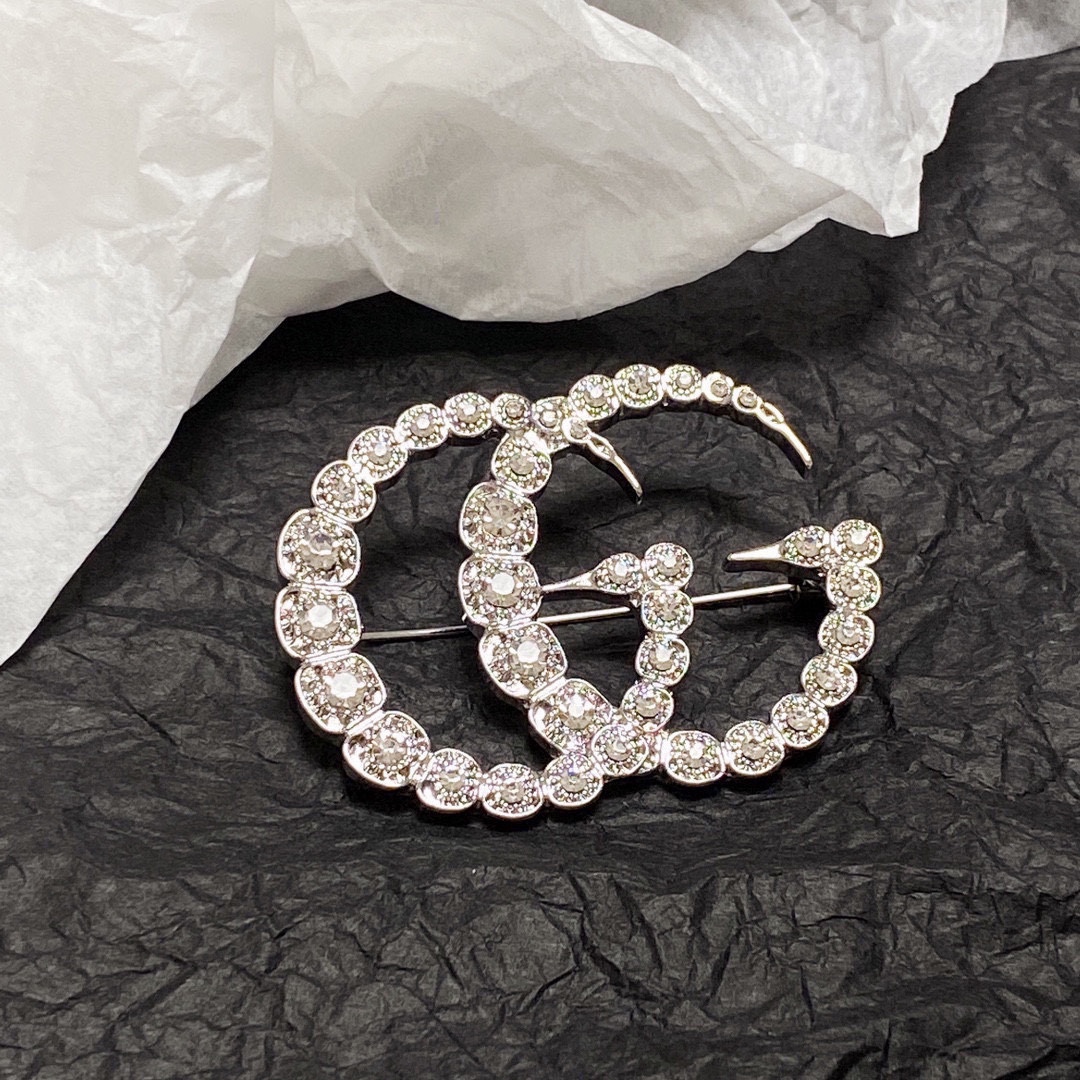 GGB047 Rhinestone GG Logo Brooch - ccjewelryacc