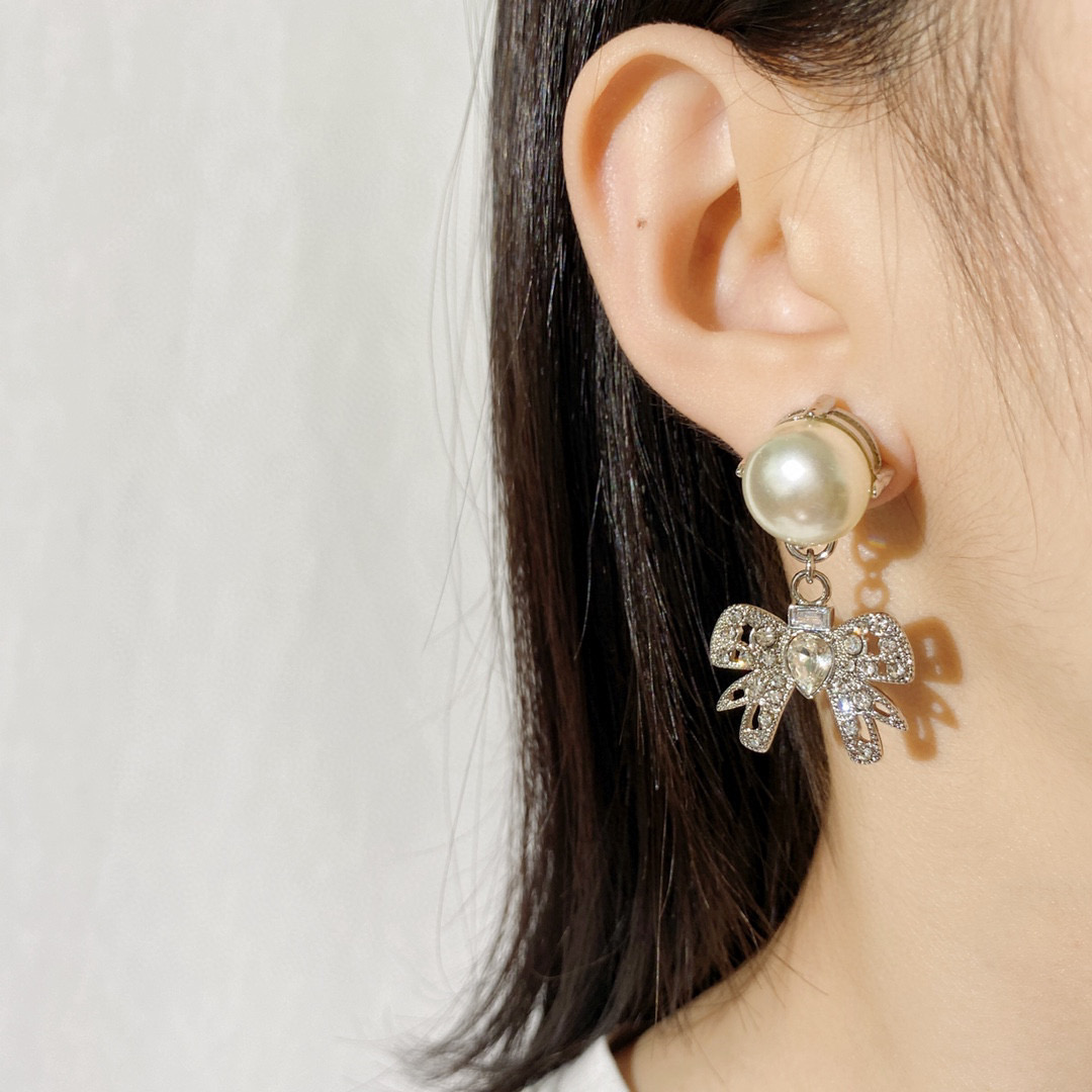 MME049 MIUMIU Pearl Rhinestone bow drop earrings - ccjewelryacc