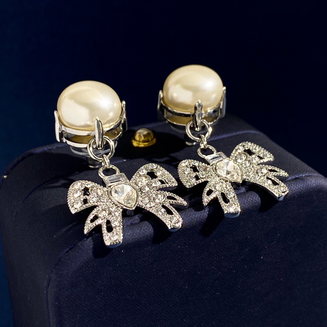 MME049 MIUMIU Pearl Rhinestone bow drop earrings - ccjewelryacc