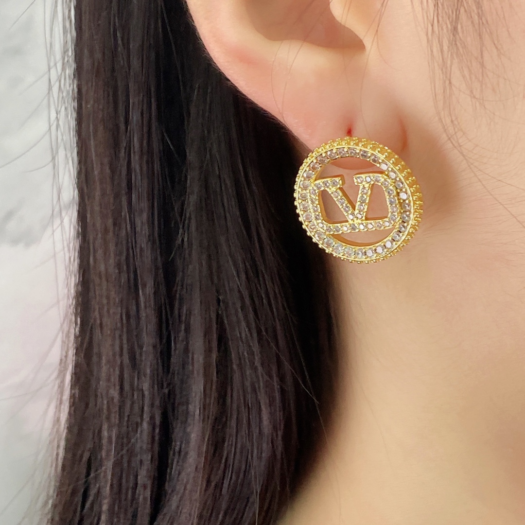 VTE017 V logo earring - ccjewelryacc
