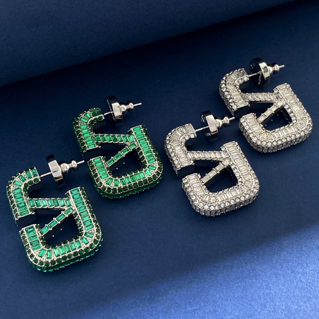 VTE062 V logo earrings - ccjewelryacc