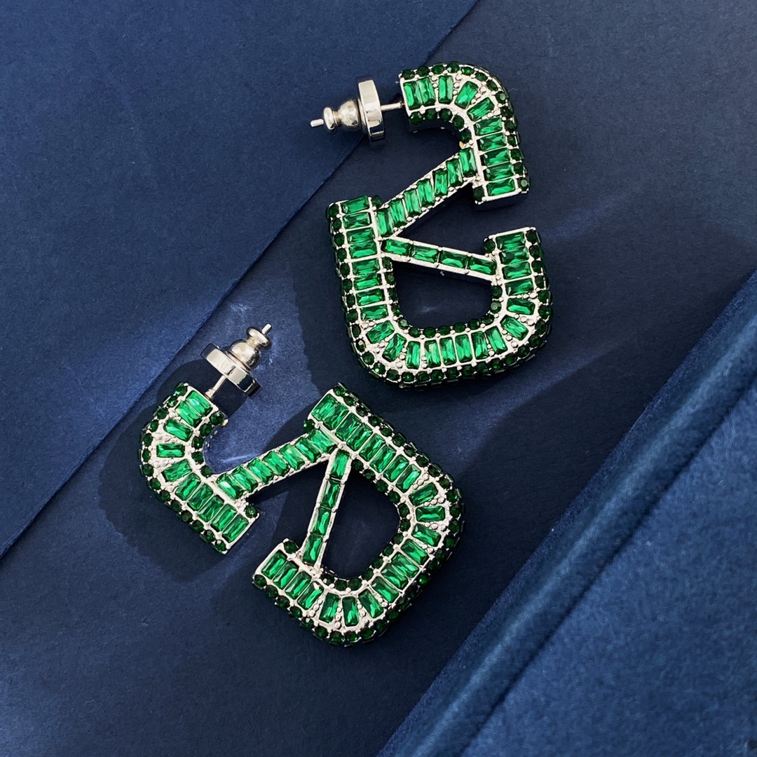 VTE062 V logo earrings - ccjewelryacc