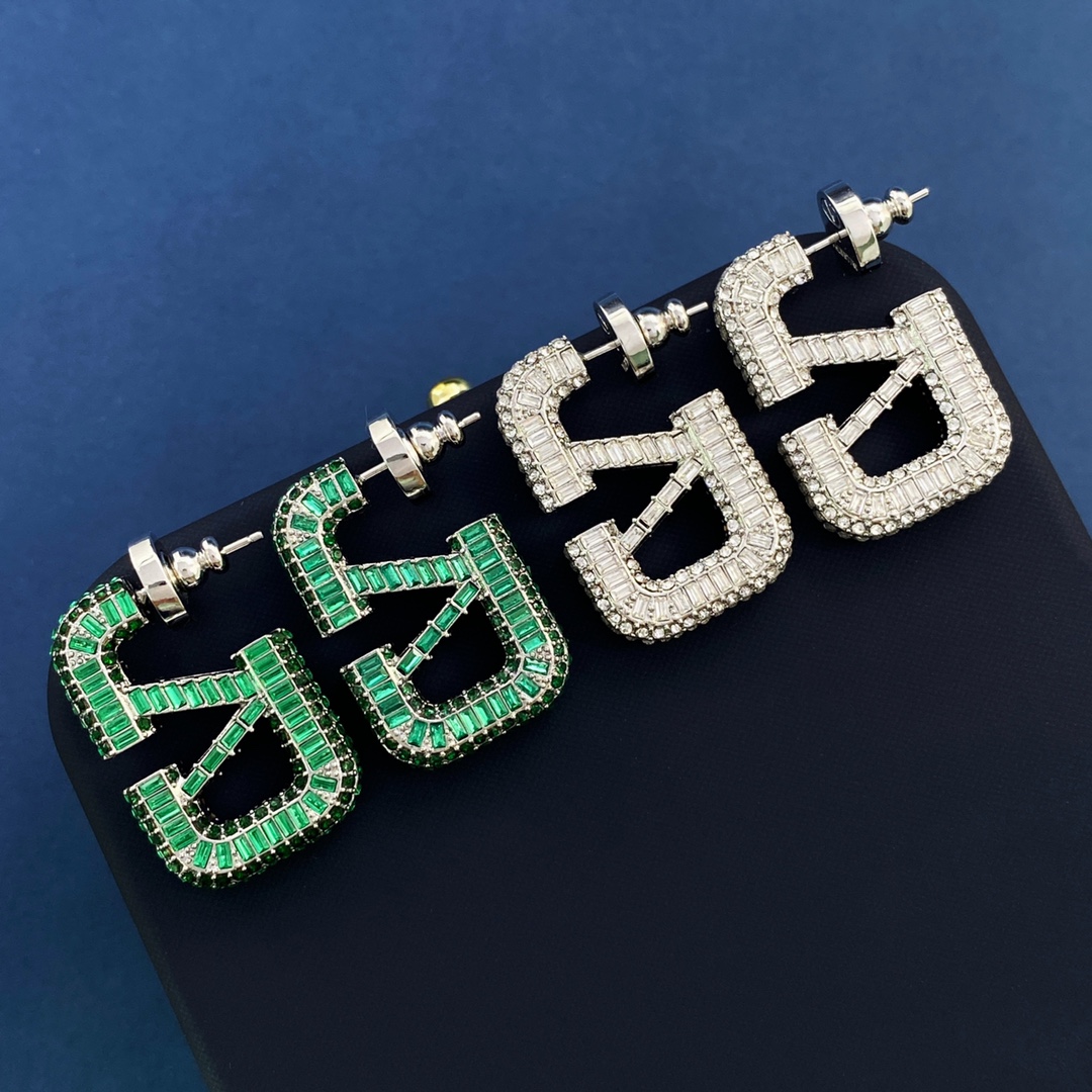 VTE062 V logo earrings - ccjewelryacc