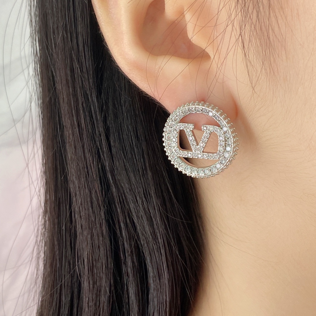 VTE017 V logo earring - ccjewelryacc