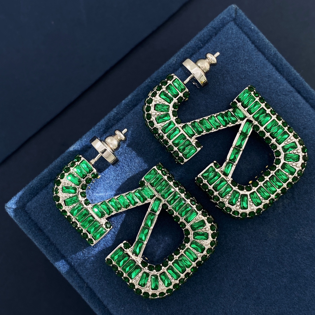 VTE062 V logo earrings - ccjewelryacc