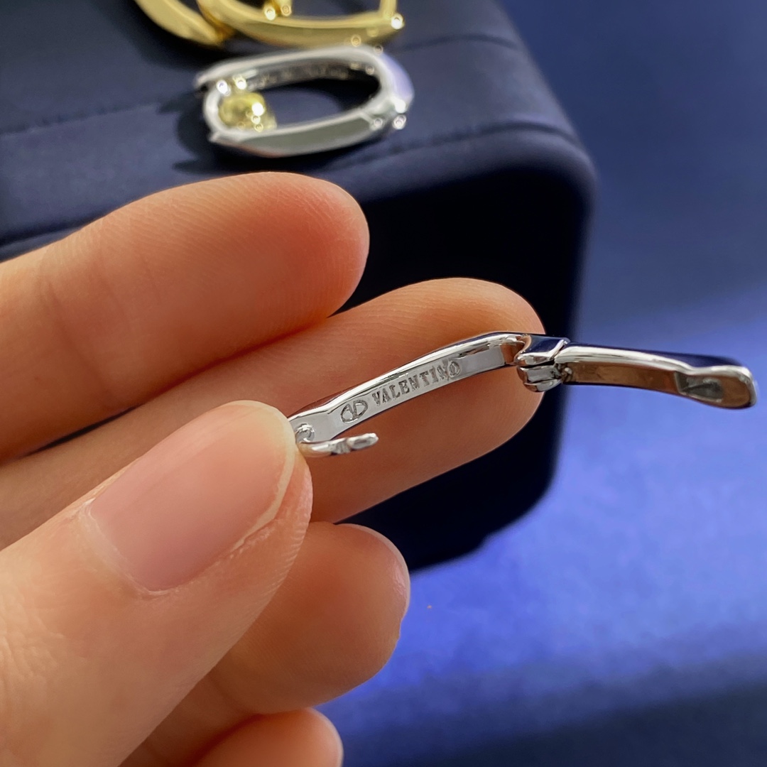 VTE016 vlogo earrings - ccjewelryacc