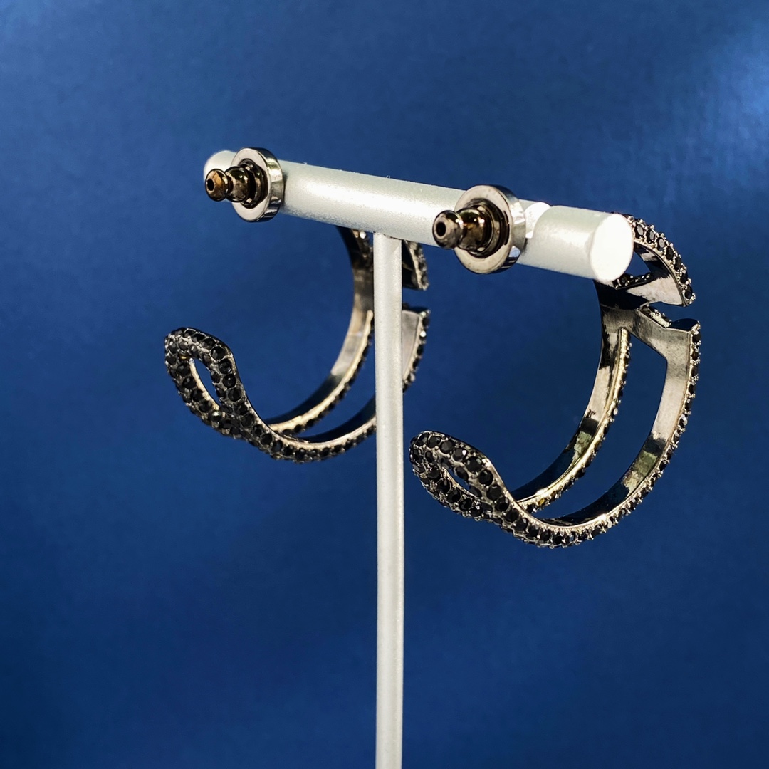 VTE010 Valentino Garavani Vlogo Signature Earrings in Metal Black Crystals - ccjewelryacc