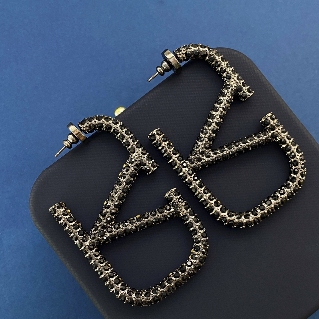 VTE107 6cm Large vlogo signature hoop earrings in metal and crystal - ccjewelryacc