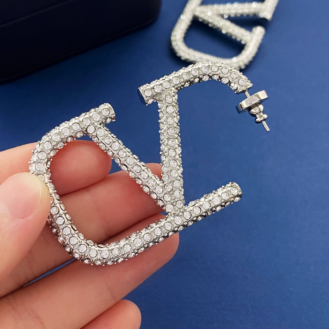 VTE107 6cm Large vlogo signature hoop earrings in metal and crystal - ccjewelryacc