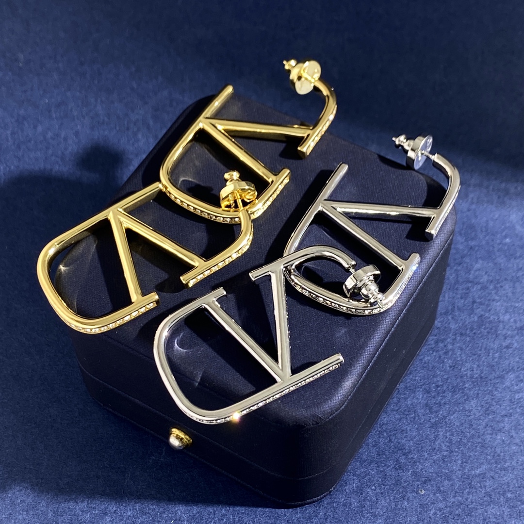 VTE122 V Logo Earrings in Metal with side crystal - ccjewelryacc