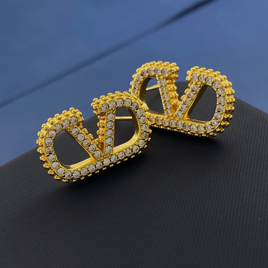 VTE114 Full crystal V Logo stud Earrings - ccjewelryacc