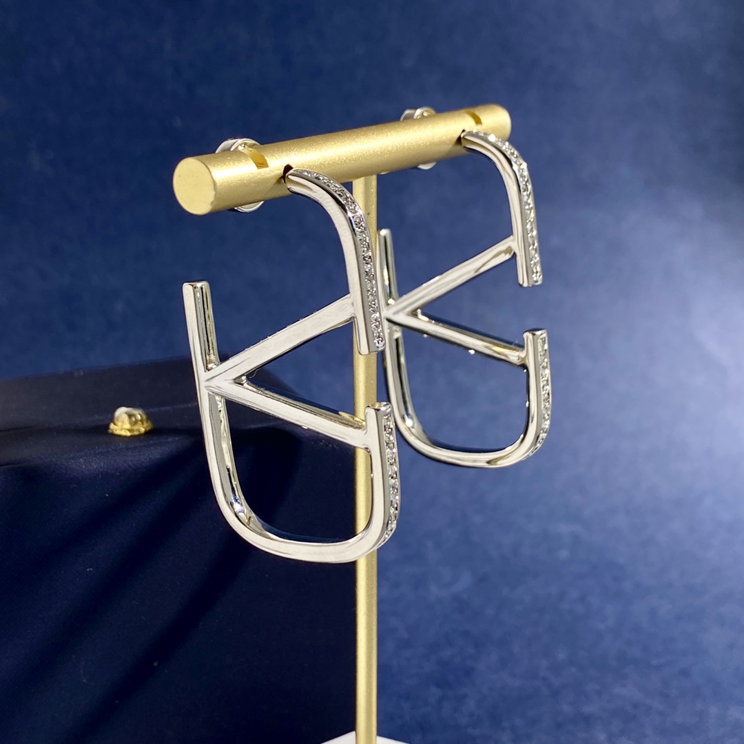 VTE122 V Logo Earrings in Metal with side crystal - ccjewelryacc