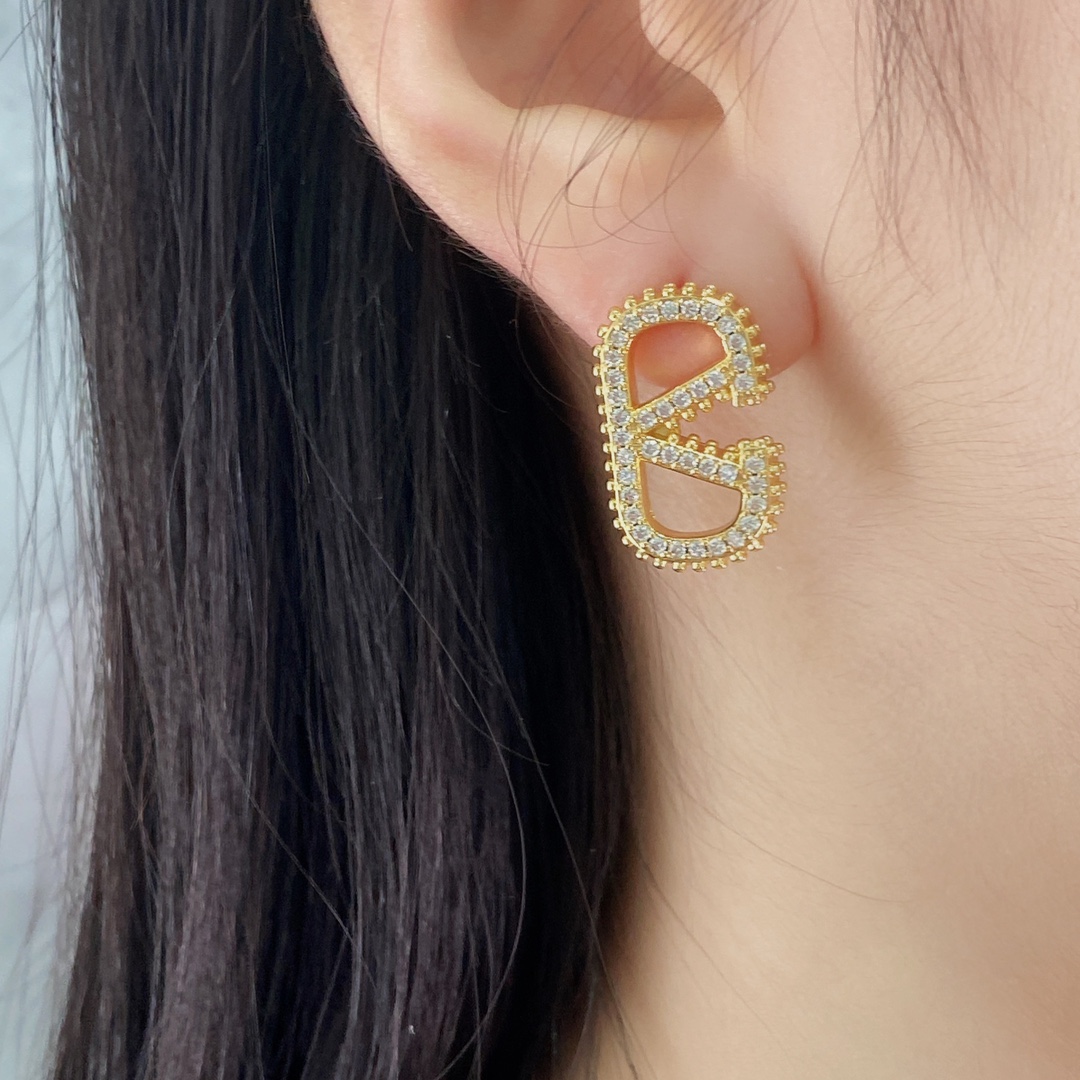 VTE114 Full crystal V Logo stud Earrings - ccjewelryacc