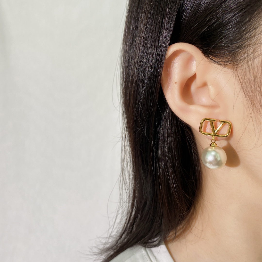 VTE121 V Logo garavani pearl earrings - ccjewelryacc