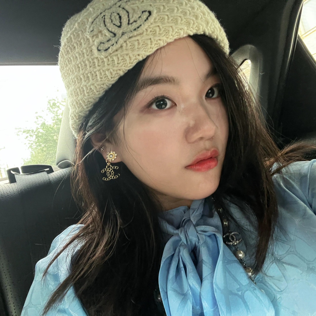 CCE754 Crystal pearl flower with black crystal cc logo drop earring - ccjewelryacc