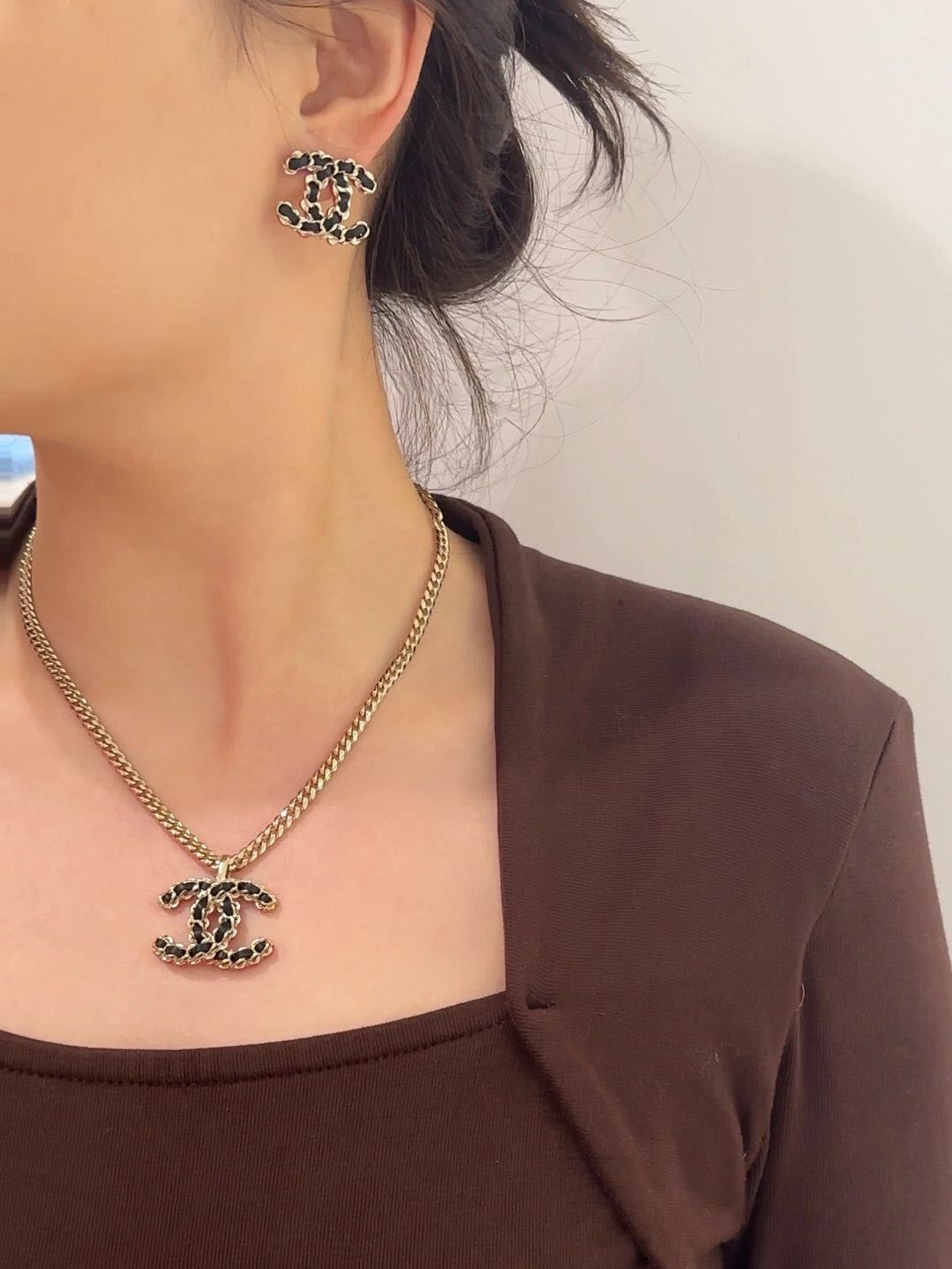 CCN429 Metal chain with leather CC LOGO Pendant necklace - ccjewelryacc