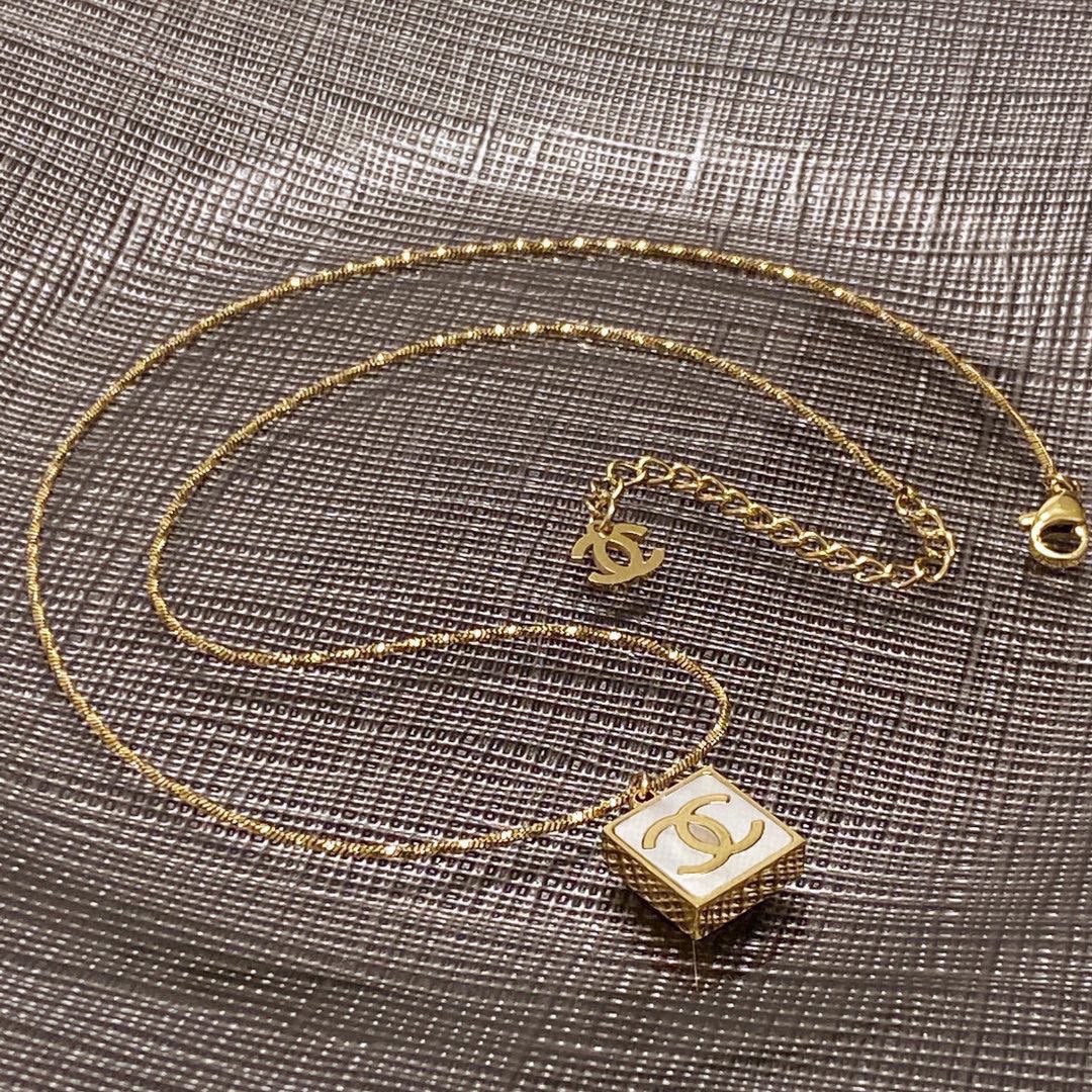 CCN434 Simple metal square snake chain CC Logo pendant necklace - ccfashionjewelry