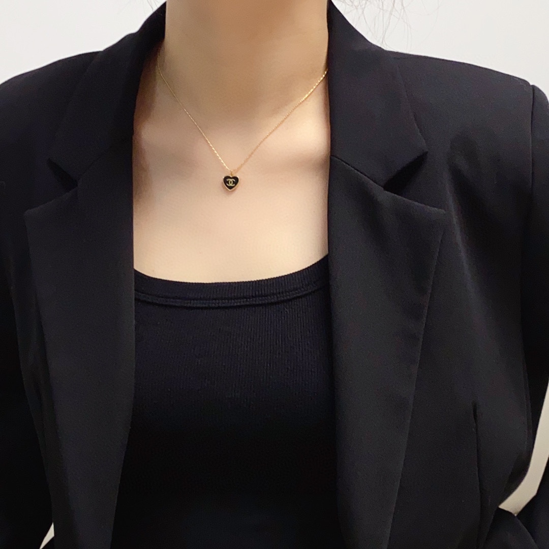 CCN436 Simple metal Black and white Heart CC Logo pendant necklace - ccjewelryacc