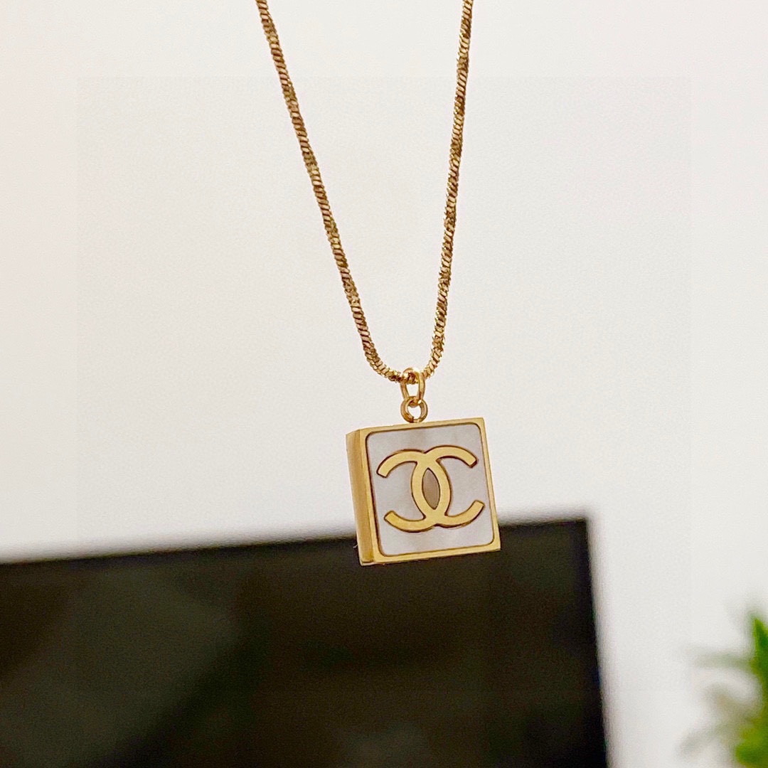 CCN434 Simple metal square snake chain CC Logo pendant necklace - ccjewelryacc