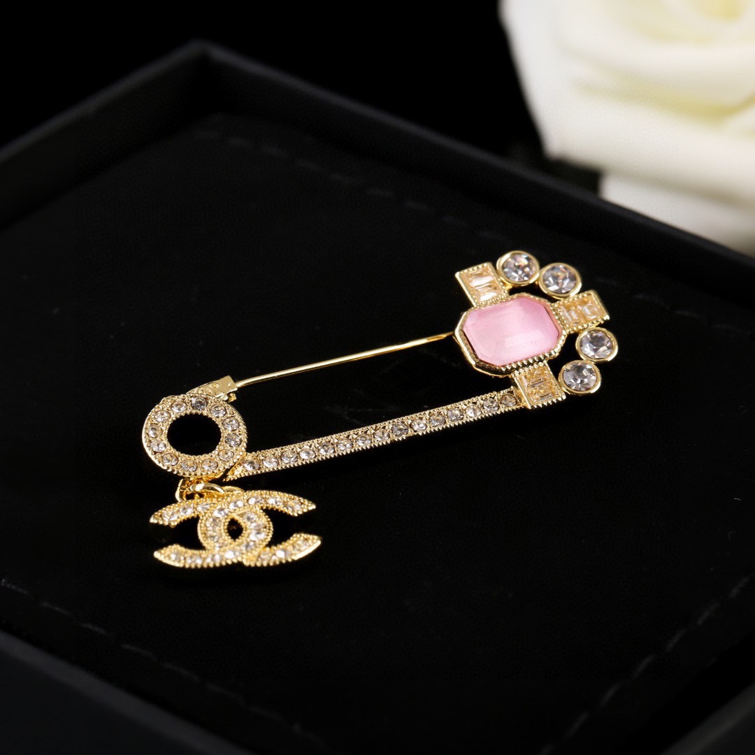 BCB168 Pink Crystal and Gold Metal Safety Pin Brooch - ccjewelryacc