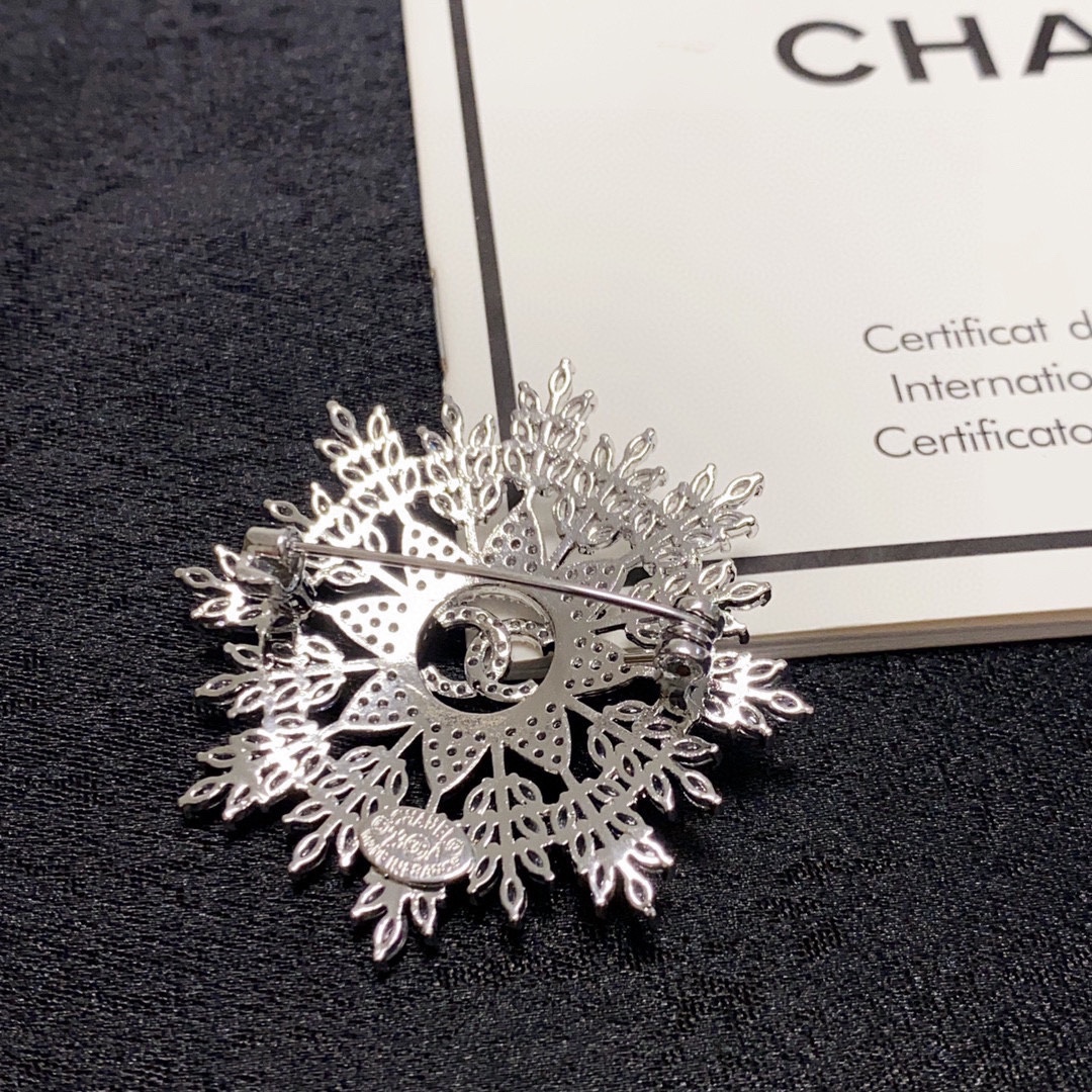BCB370 Full crystal sparkling CC snowflake brooch - ccjewelryacc