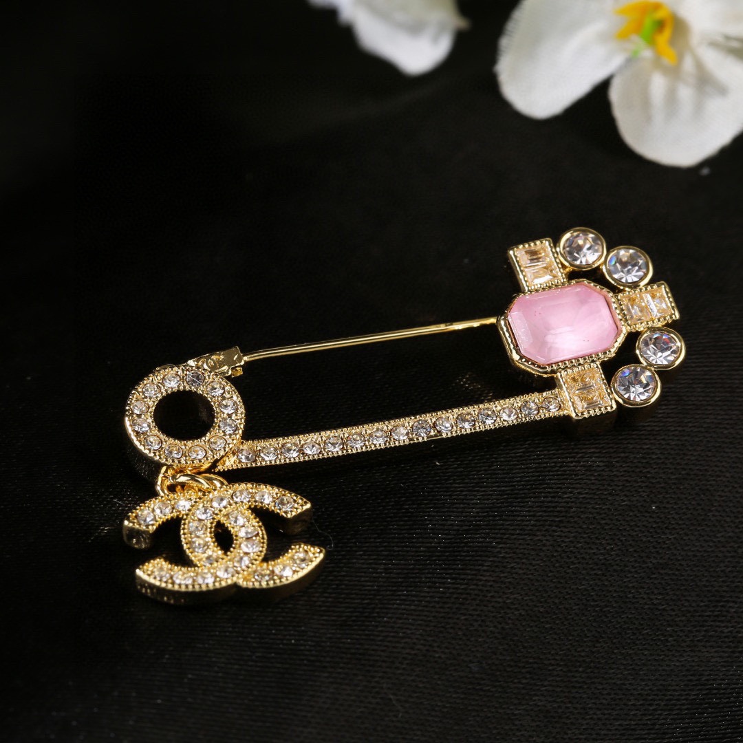 BCB168 Pink Crystal and Gold Metal Safety Pin Brooch - ccjewelryacc