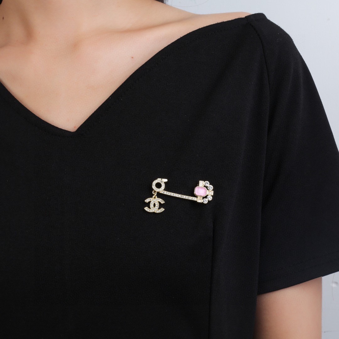 BCB168 Pink Crystal and Gold Metal Safety Pin Brooch - ccjewelryacc