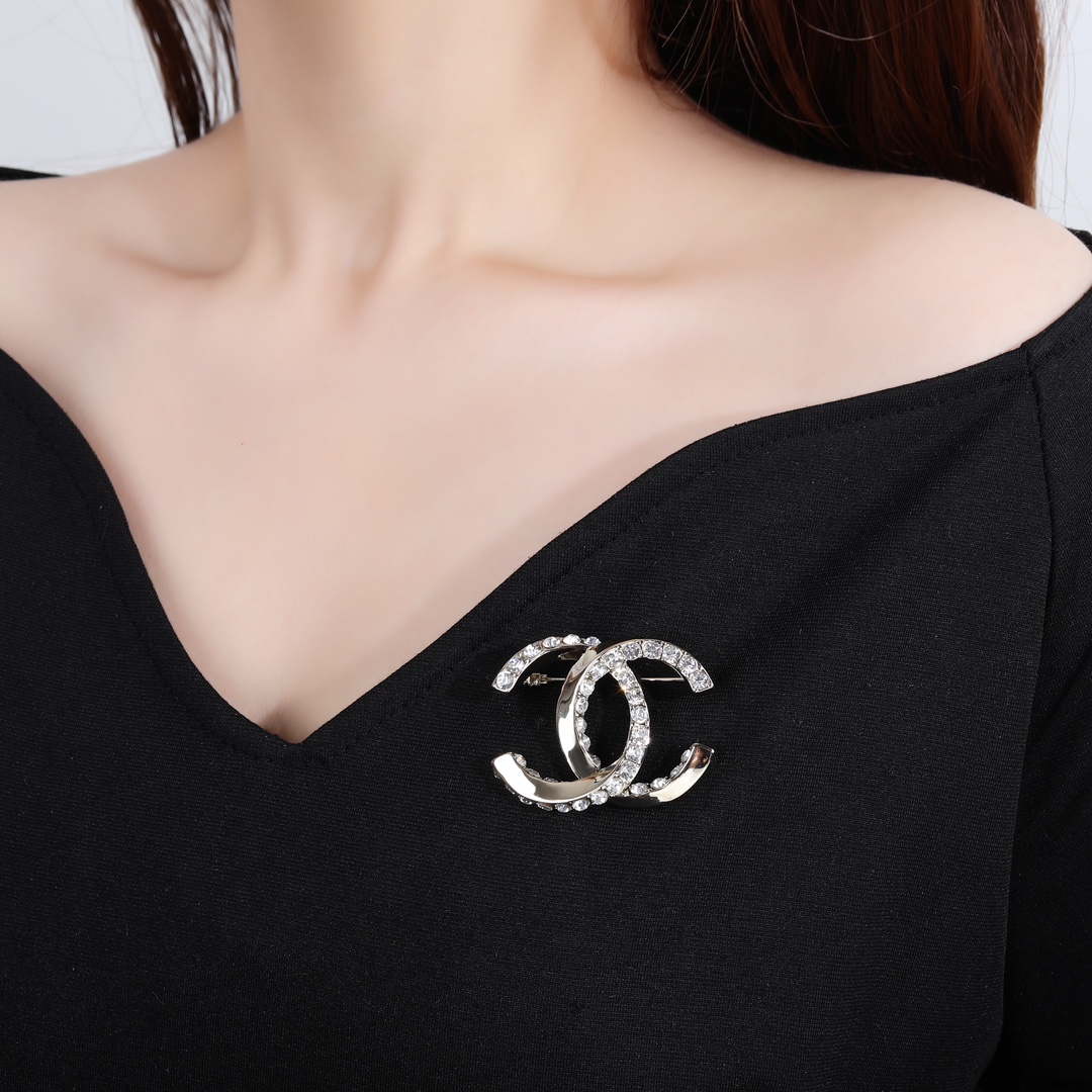 BCB091 Twisty metal CC Brooch pin with rhinestone - ccjewelryacc