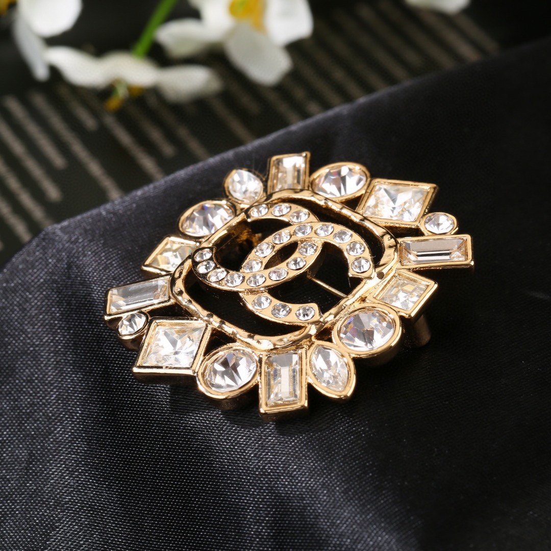 BCB179 Full zircon diamond CC brooch - ccjewelryacc