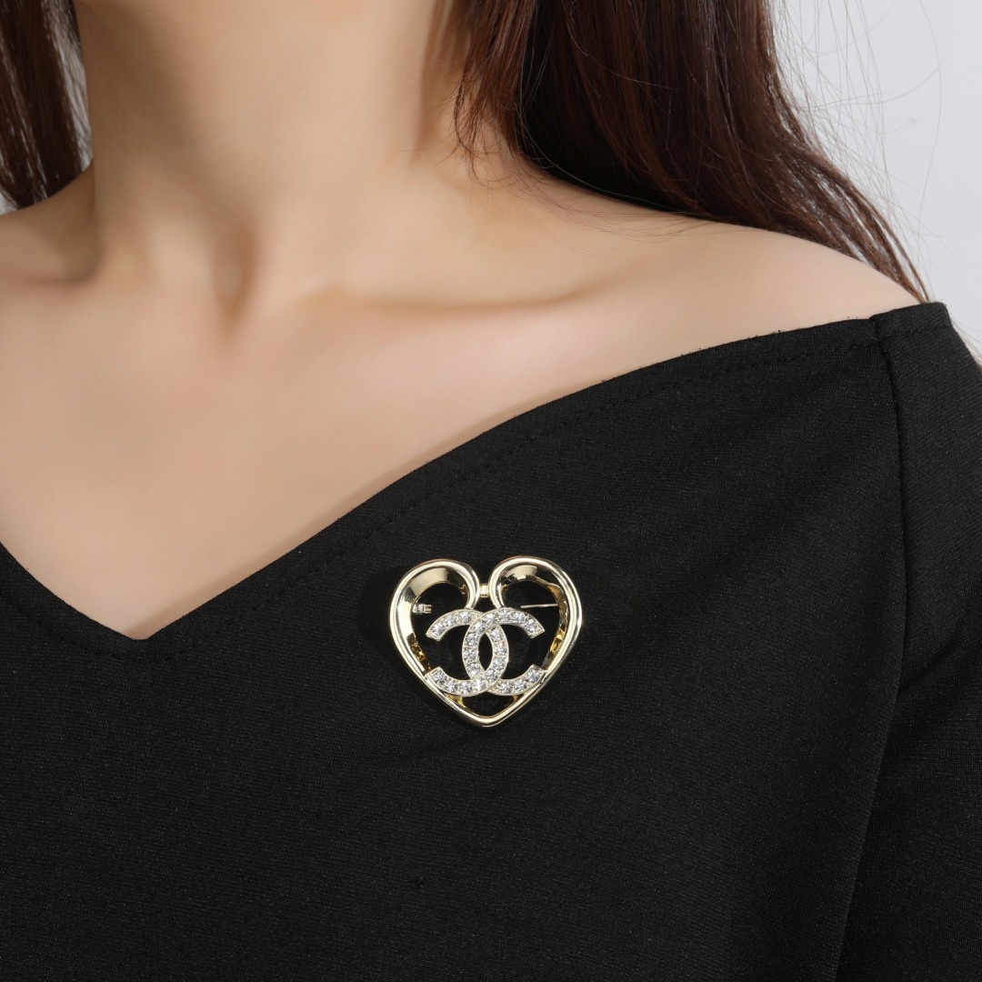 BCB378 Metal Heart with crystal cc brooch pin - ccjewelryacc