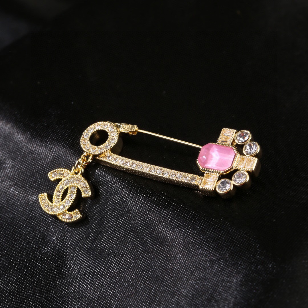BCB168 Pink Crystal and Gold Metal Safety Pin Brooch - ccjewelryacc